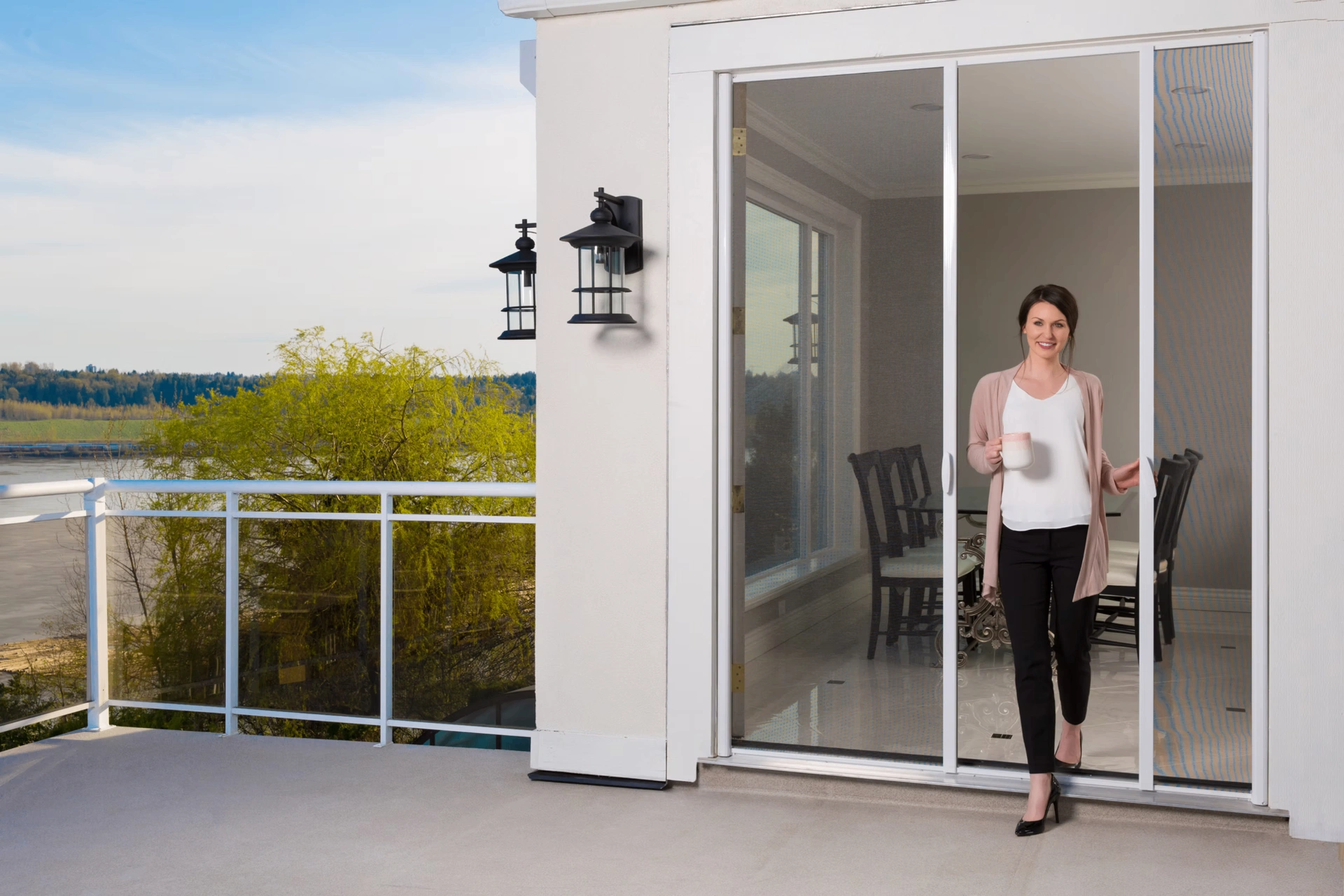 Mirage retractable screen example 1